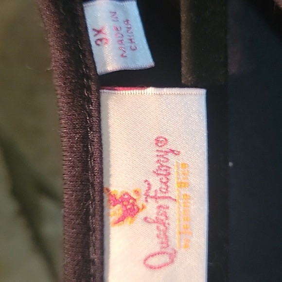 Quacker Factory 3/4 sleeve shirt with poinsettia design Size 3X Almost New - Picture 3 of 6